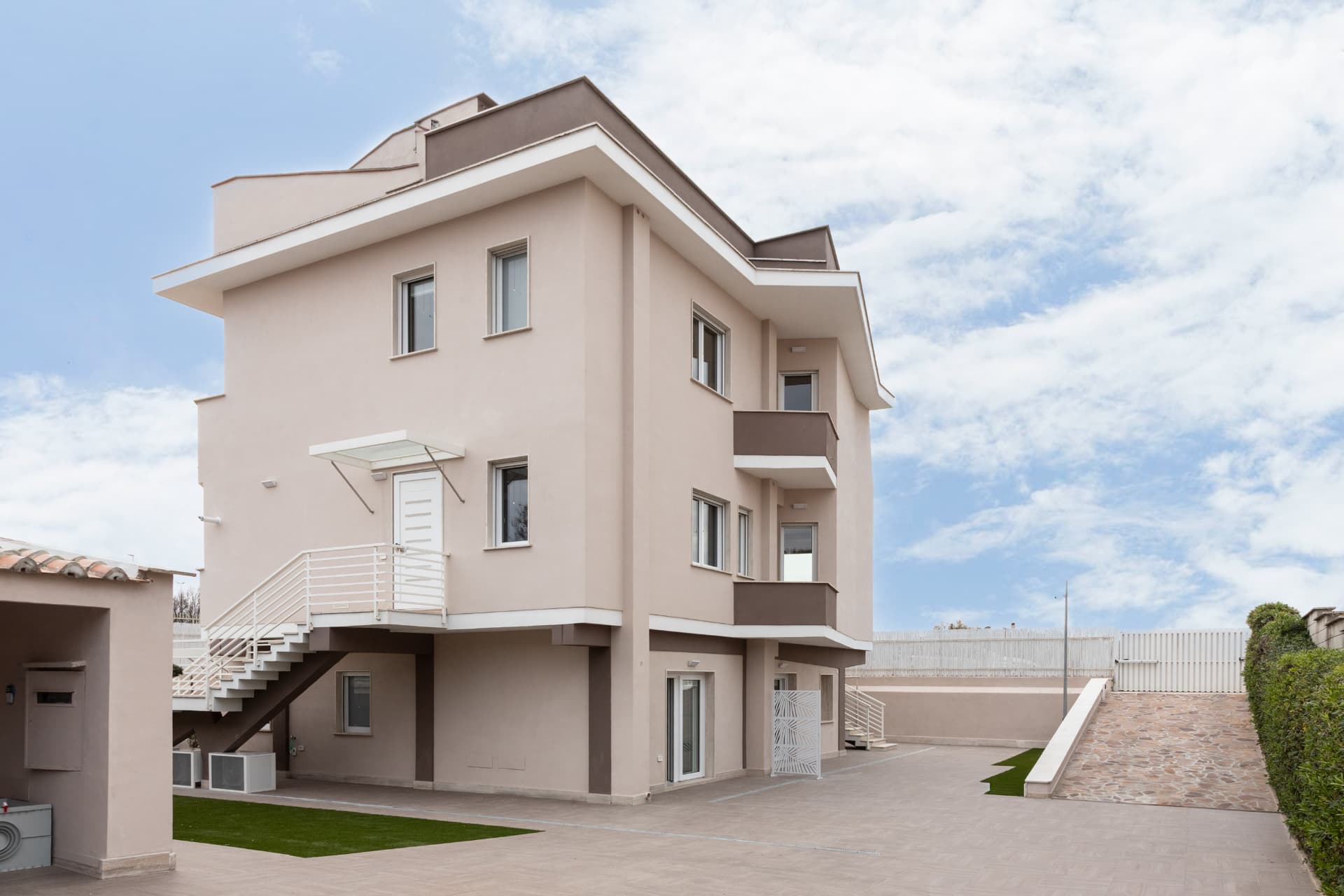Cortile e scale esterne